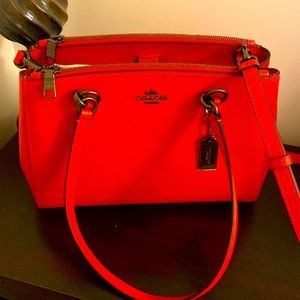 Beautiful new and original green purse from COACH. Miami red